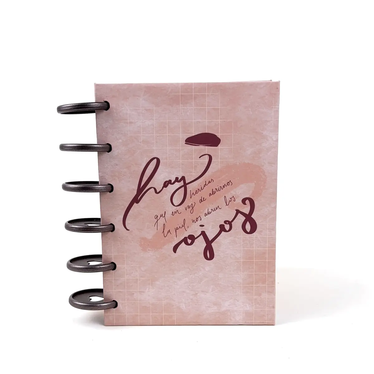 Libreta A6 Clarity rosada con frase manuscrita y discos laterales