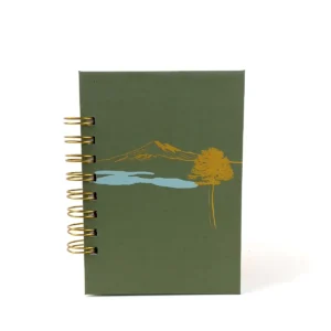 Libreta A6 Llaima Horizon verde con Volcán Llaima y anillos laterales