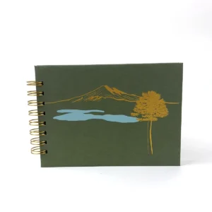 Libreta B6 Llaima Horizon horizontal con Volcán Llaima, lago y árbol