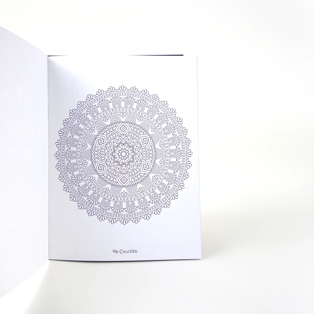 Vista adicional de Libro para Colorear Adix Creative — Mandalas Black & White