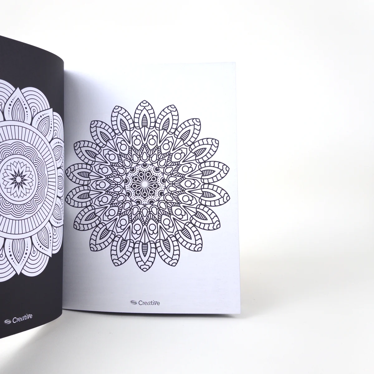 Vista adicional de Libro para Colorear Adix Creative — Mandalas Black & White