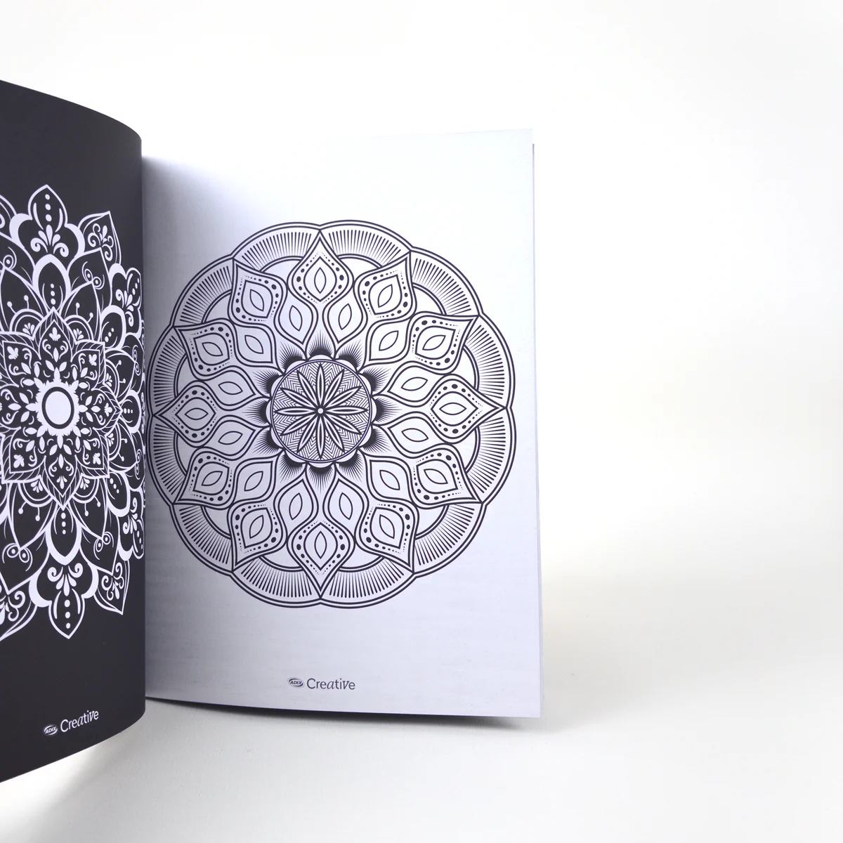 Vista adicional de Libro para Colorear Adix Creative — Mandalas Black & White